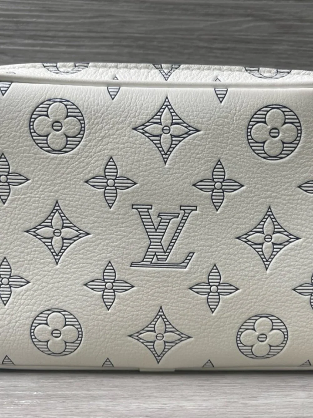 Louis Vuitton Alpha Wearable Wallet Bleached White M25540 *Authentic*